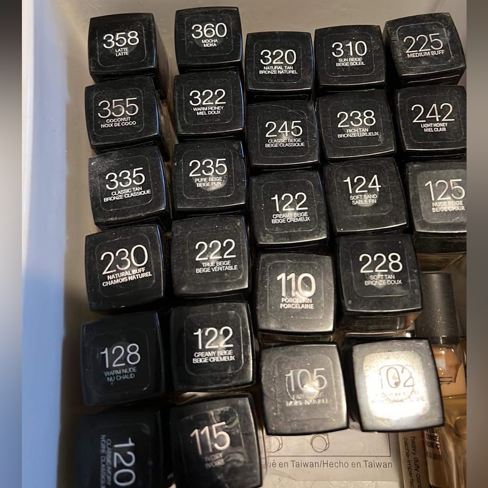 Profesional makeup artist bundle- Foundation